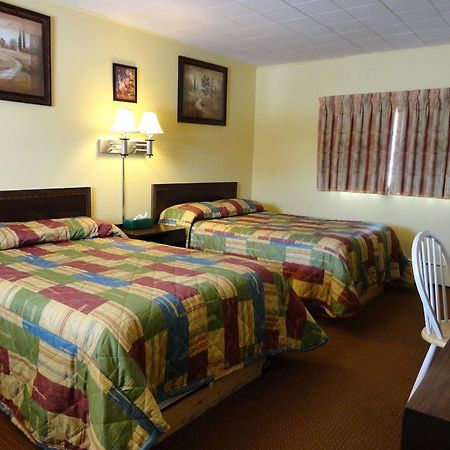 Hillside Inn Pembroke Bagian luar foto