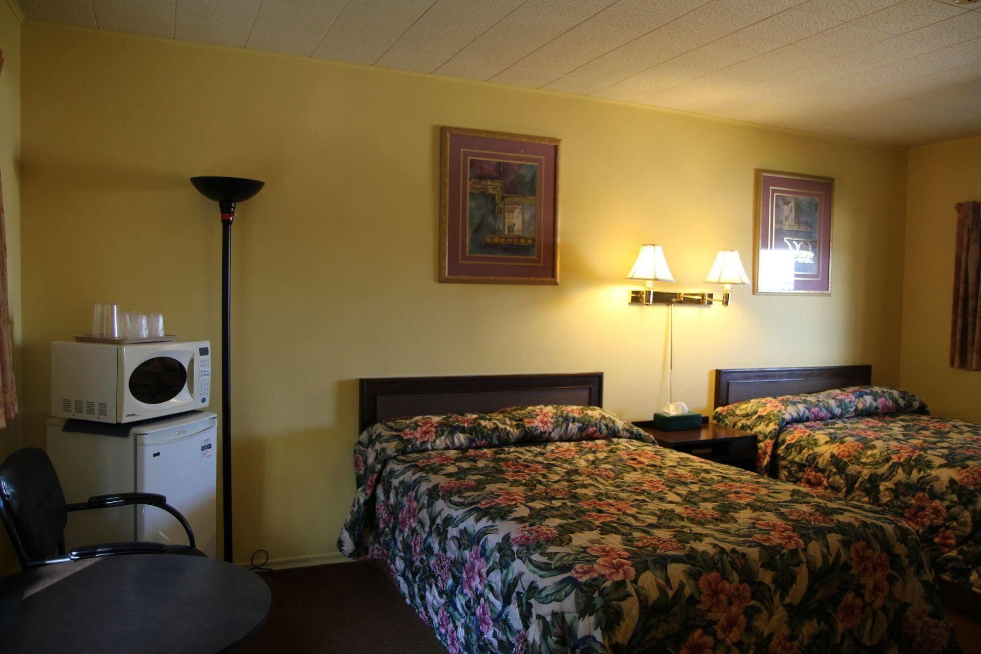Hillside Inn Pembroke Bagian luar foto
