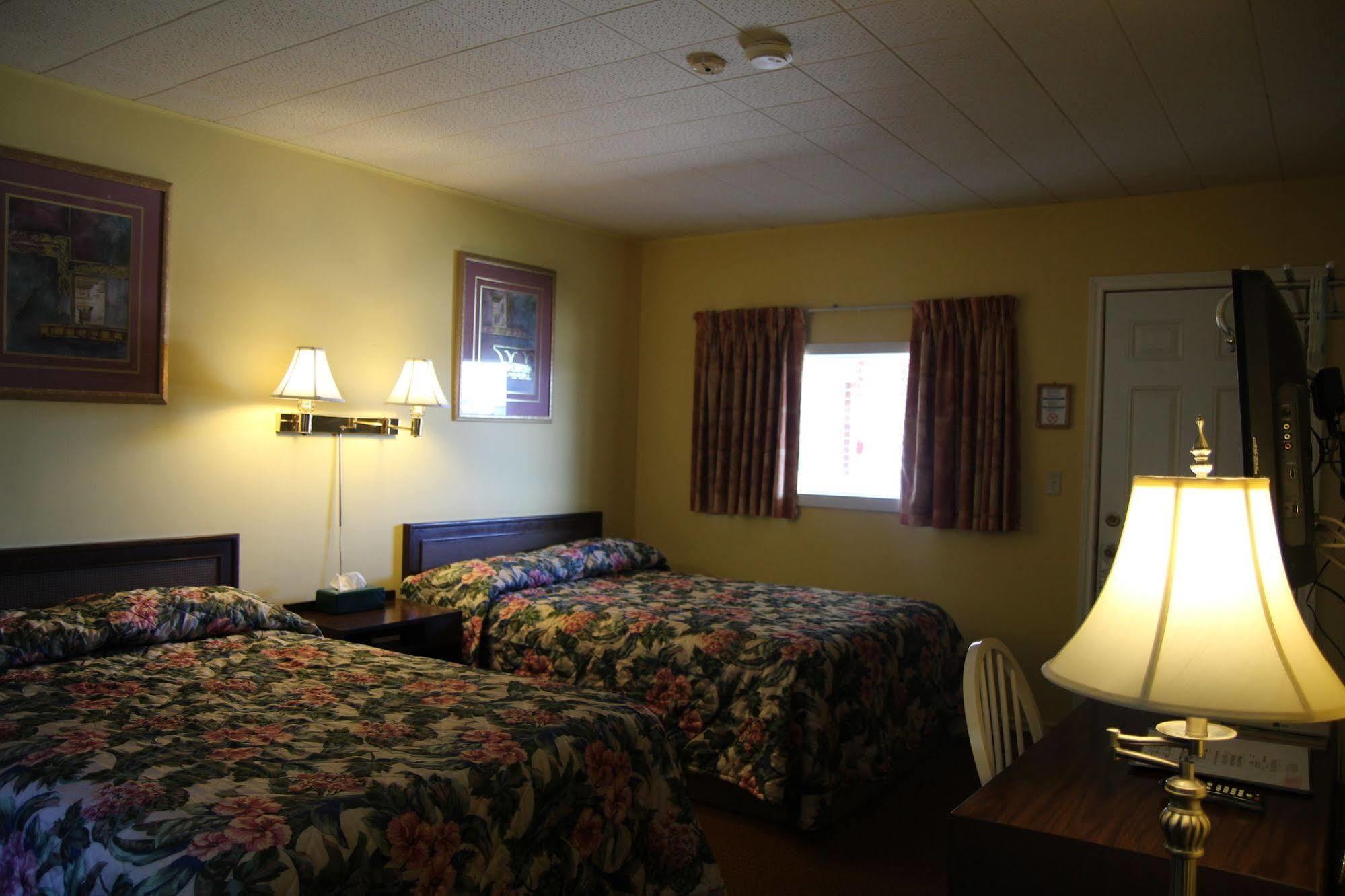 Hillside Inn Pembroke Bagian luar foto