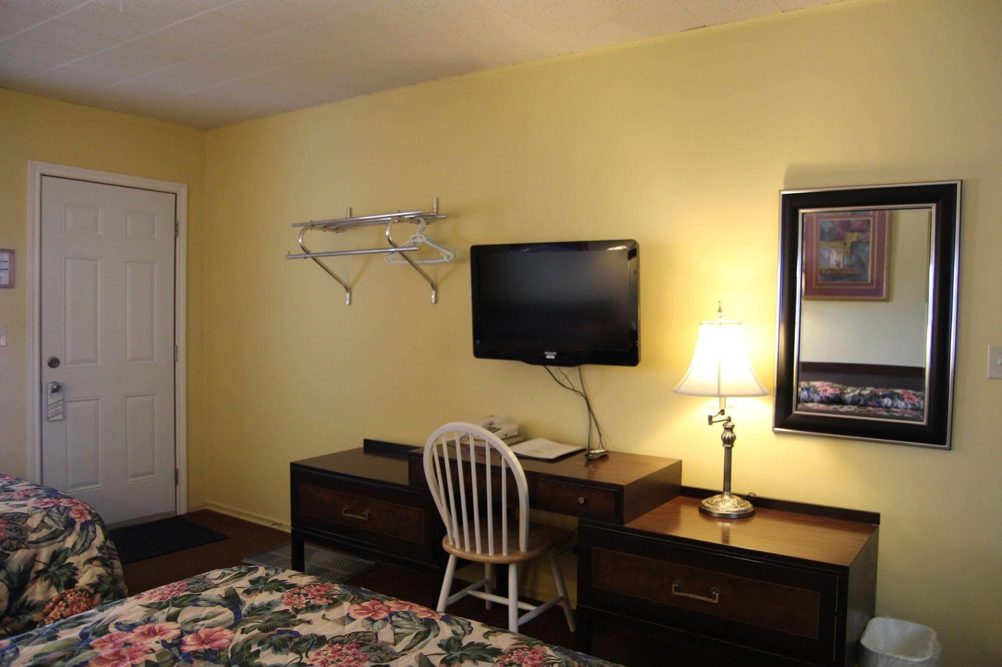 Hillside Inn Pembroke Bagian luar foto