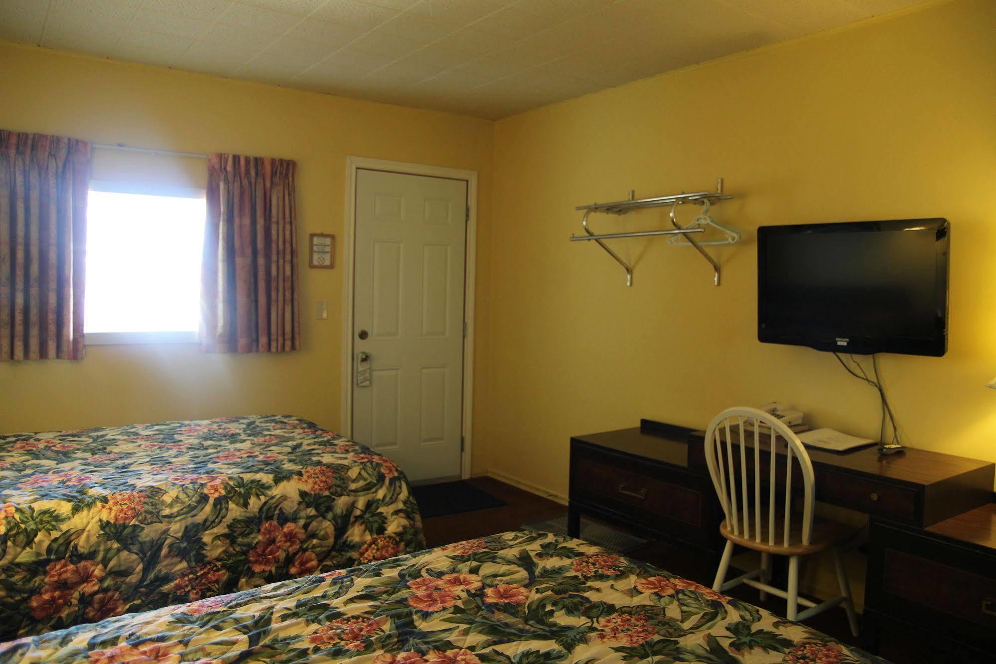 Hillside Inn Pembroke Bagian luar foto