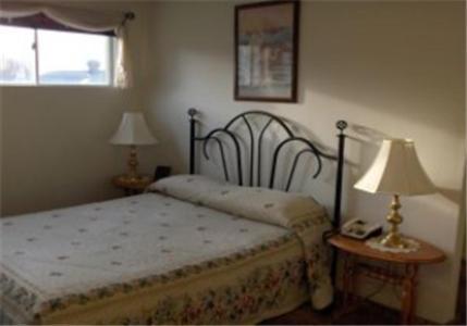 Hillside Inn Pembroke Bagian luar foto