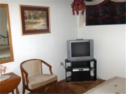 Hillside Inn Pembroke Bagian luar foto